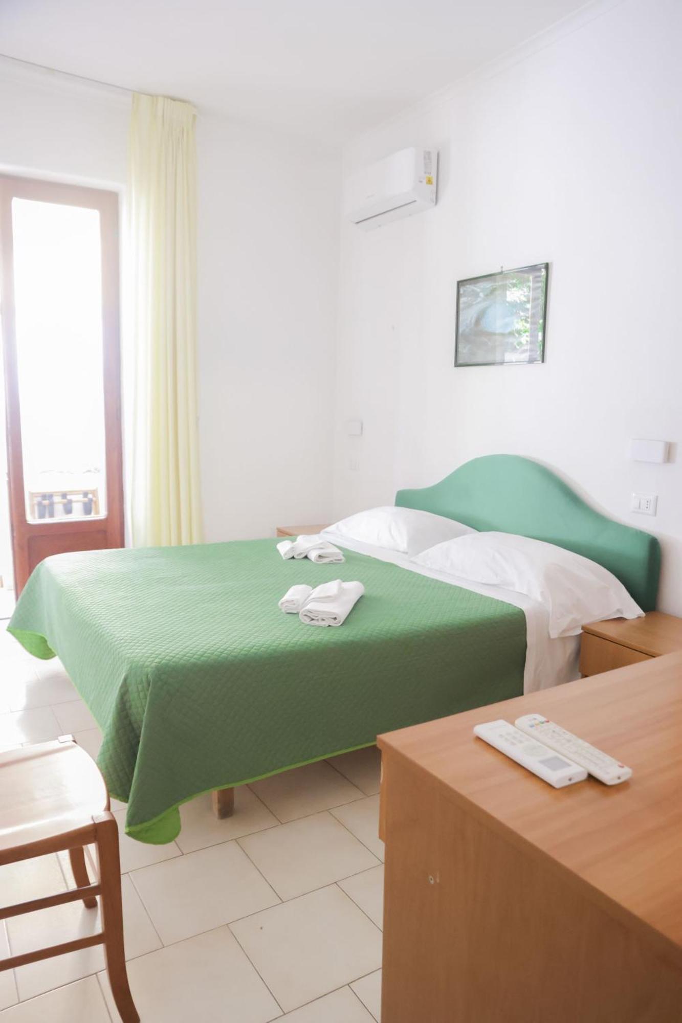 Hotel Cesotta Forio  ภายนอก รูปภาพ